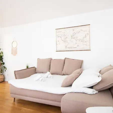 Апартаменты Amazing And Quiet Duplex In The Center !
